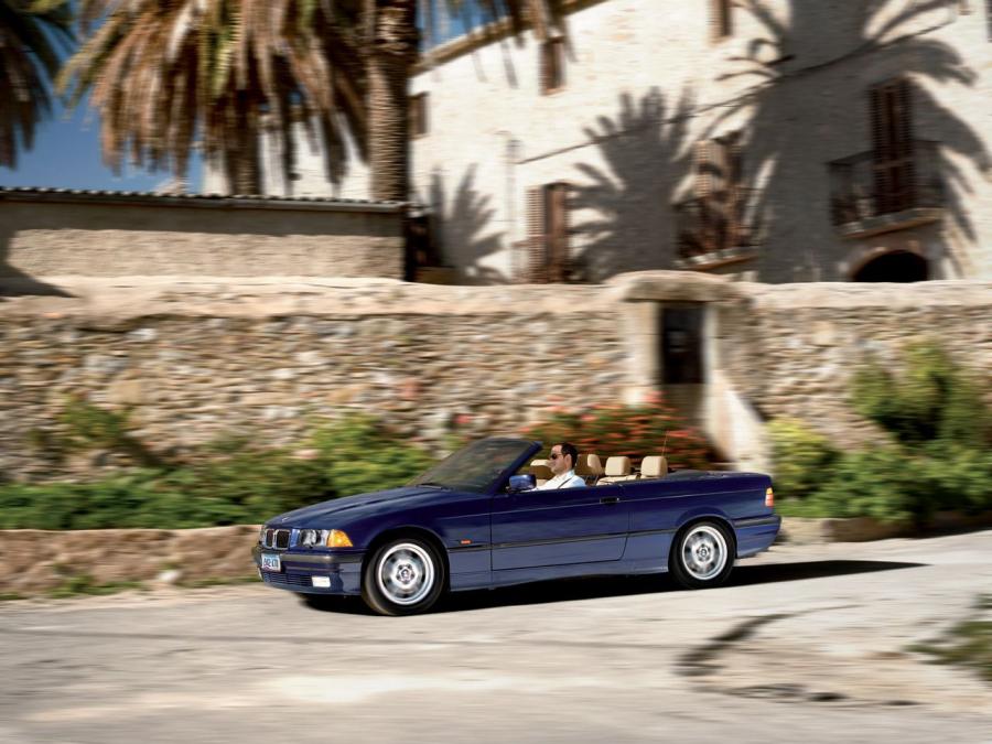  BMW 328i Convertible 1995 года  (фото 2 из 4)